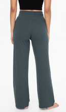 Load image into Gallery viewer, MUSE SWEATPANTS (JUNGLE GREEN)
