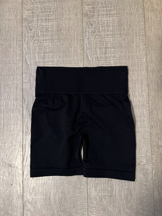 LIMITLESS BIKER SHORTS (EBONY)