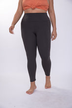 Load image into Gallery viewer, LUXE PLUS LEGGINGS (BLACK)
